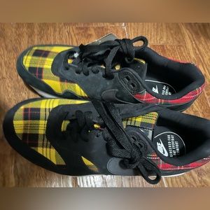 Women's Nike Air Max 1 SE Tartan AV8219-001 Size 7.5 Sneaker Shoes Black Yellow